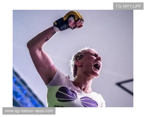 UFC女子拳王赛后吐血画面吓人，震撼全场！